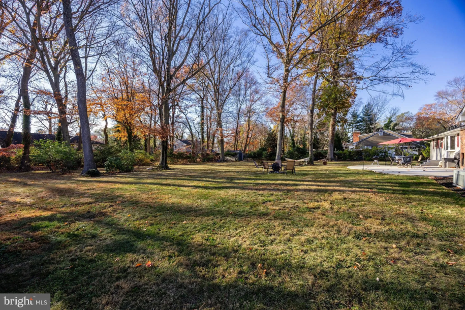 25 Robin Rd, Moorestown, NJ 08057-3