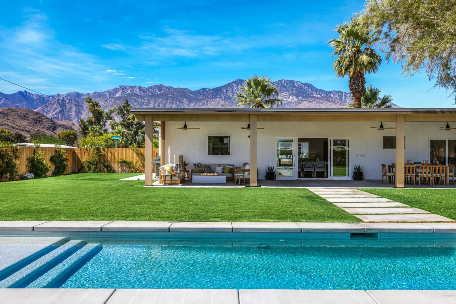 2220 Lawrence St, Palm Springs, CA 92264-1
