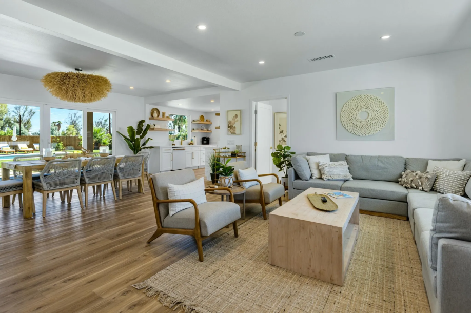 2220 Lawrence St, Palm Springs, CA 92264-8