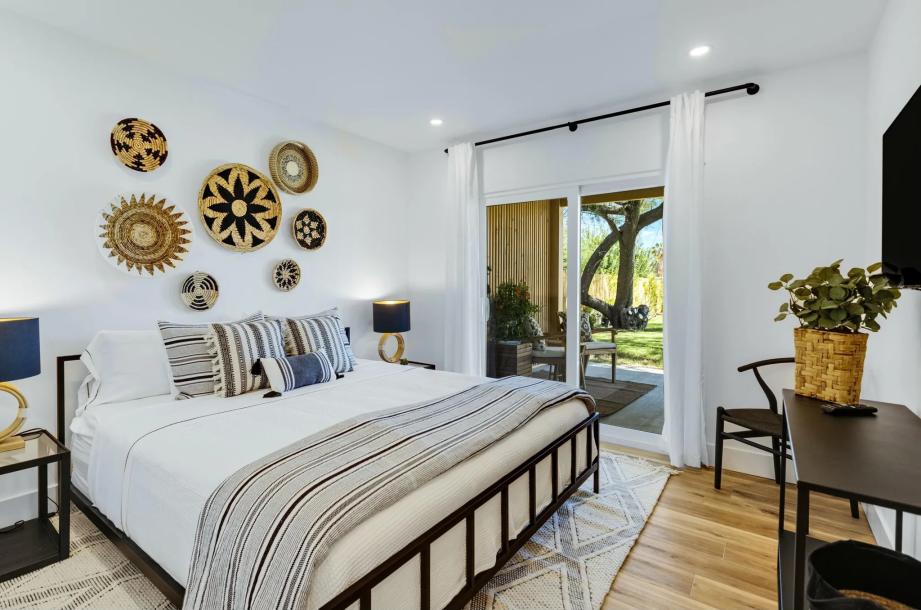 2220 Lawrence St, Palm Springs, CA 92264-11