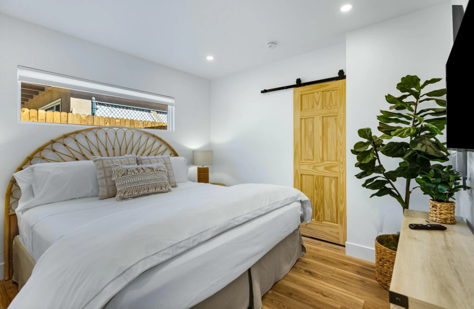 2220 Lawrence St, Palm Springs, CA 92264-12